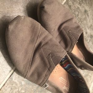 Toms classic canvas slip on